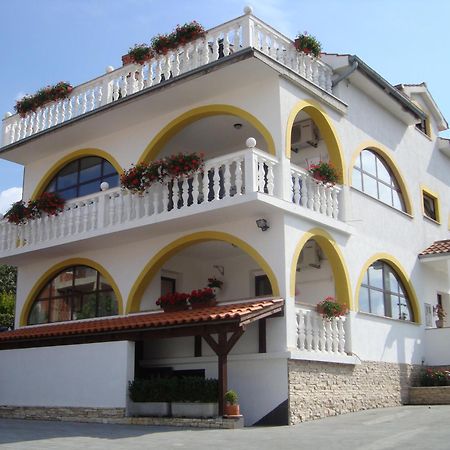 Villa Flora Malinska Exteriör bild